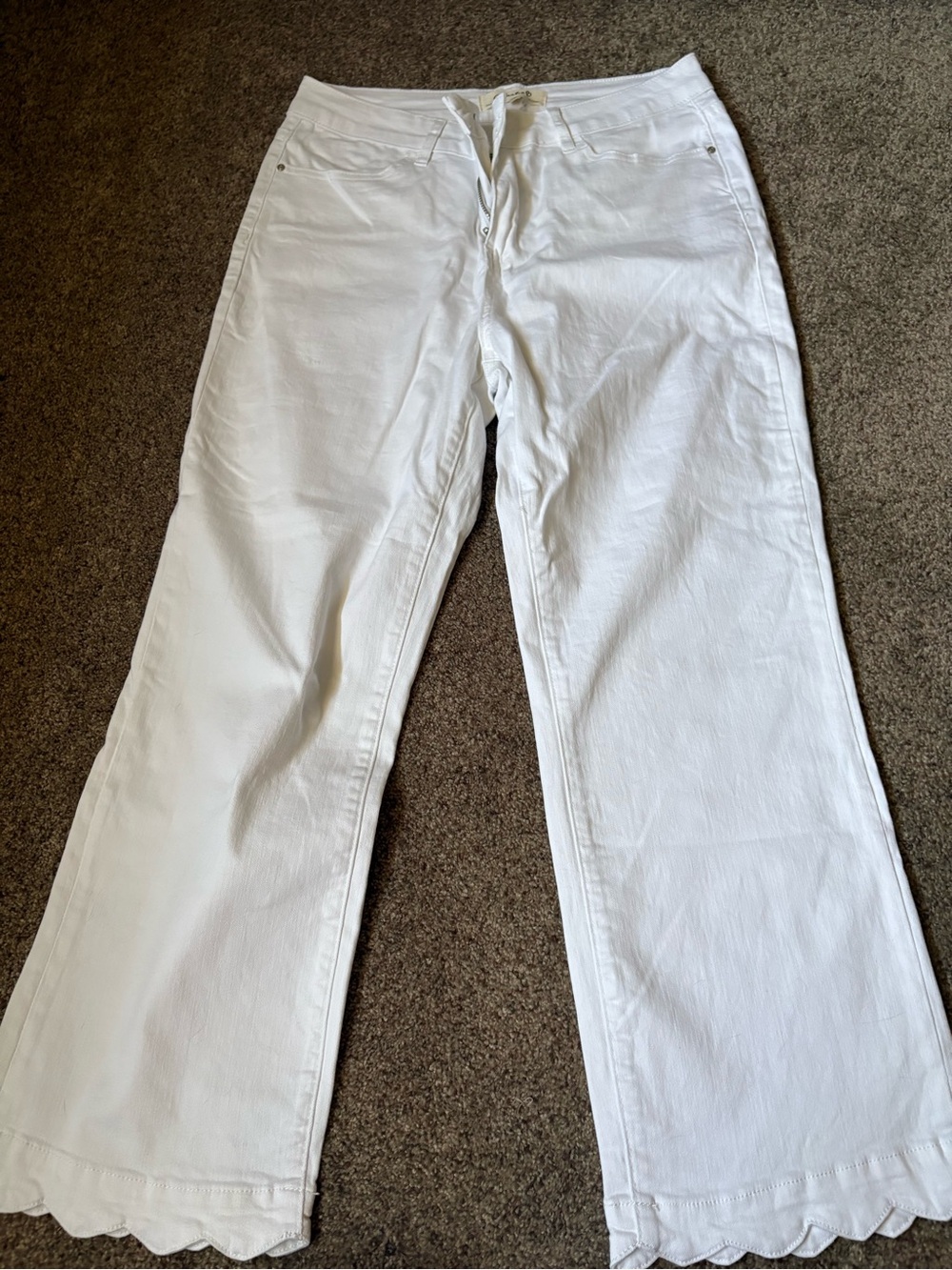 CHARLIE B White Scallop-Hem Wide Leg Jeans